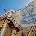 The Lisbon Nest